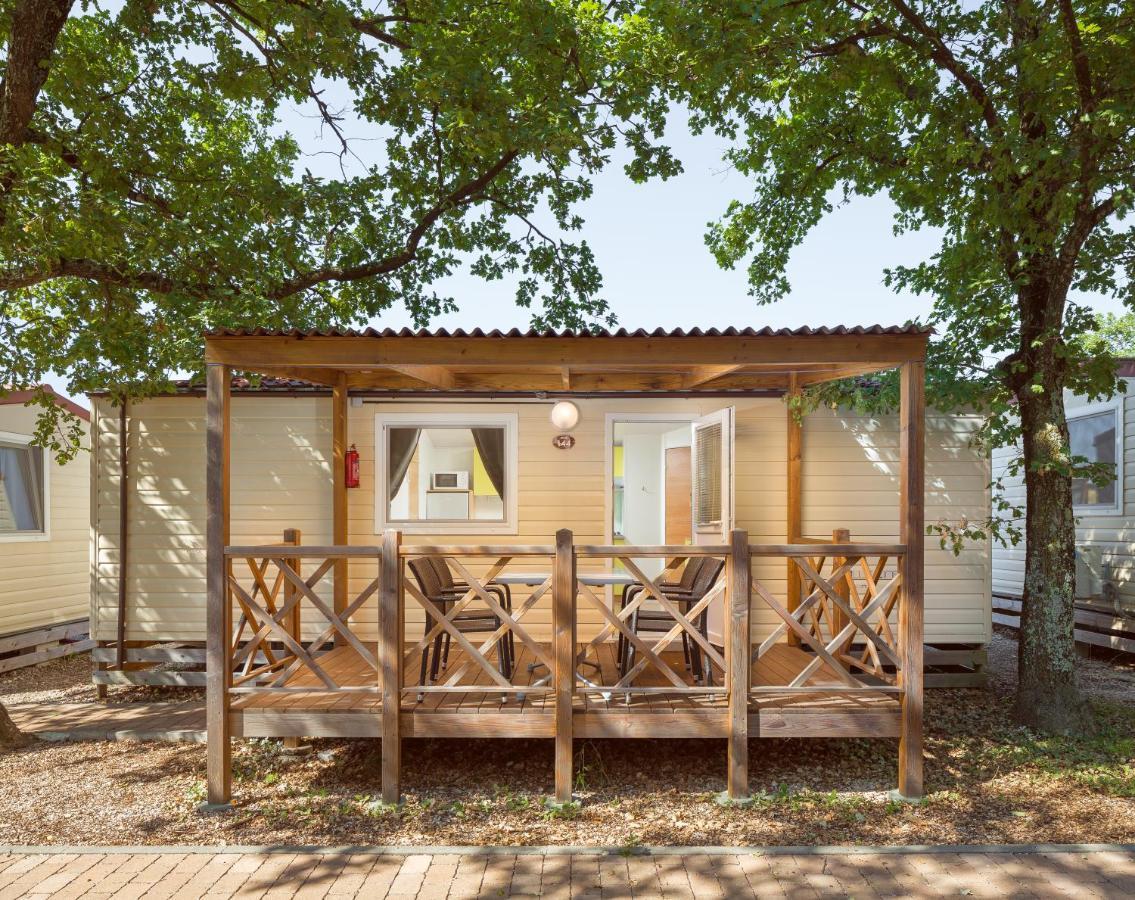 Camping Ulika Mobile Homes - Naturist 切瓦尔-波拉特 外观 照片